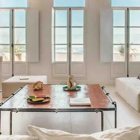 Luxury House With Pool - *