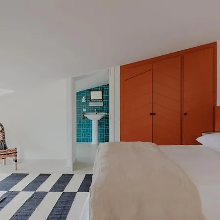 Luxury House With Pool - *