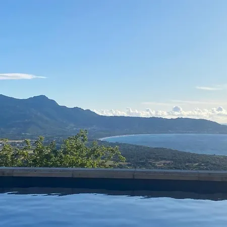 Luxury House With Pool - فيلة لوميو