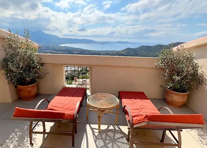 Luxury House With Pool - *